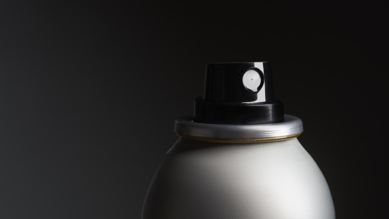 Пожилой россиянин взорвал квартиру, опрыскав помещение аэрозолем от ...