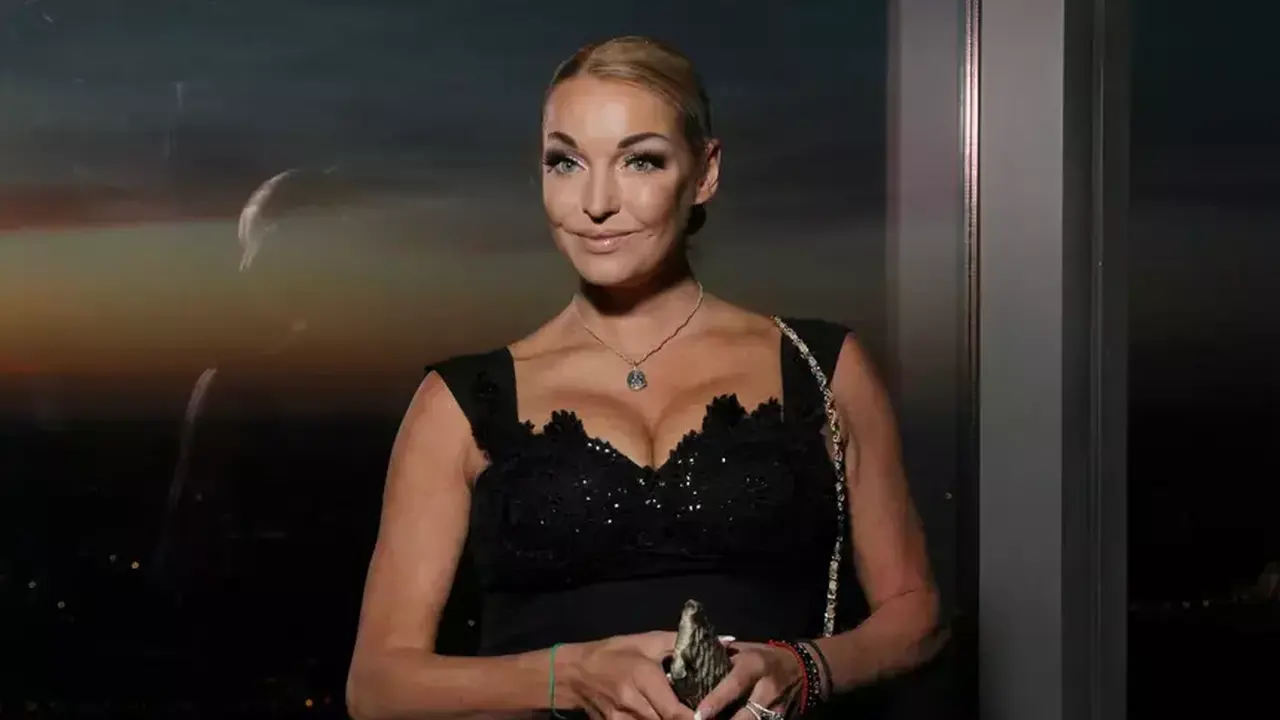 Индийский танец бхаратанатьям. Танцовщица на сцене. India dance transparent png. Костомарова яна. " «танцовщица ниса".