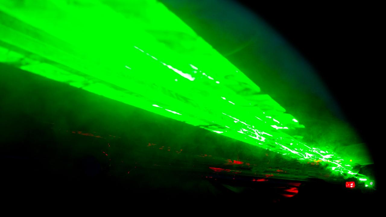 Находились на высоте 4200 футов: пилоты доложили об ослеплении лазером ...