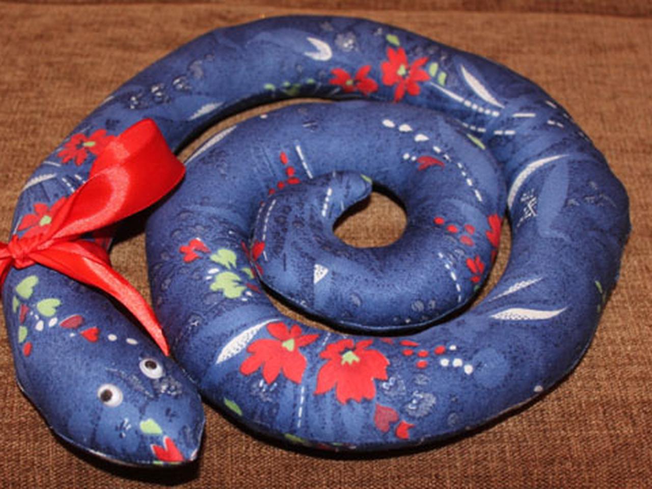 Кольцо в виде змеи как символ мудрости и чести
