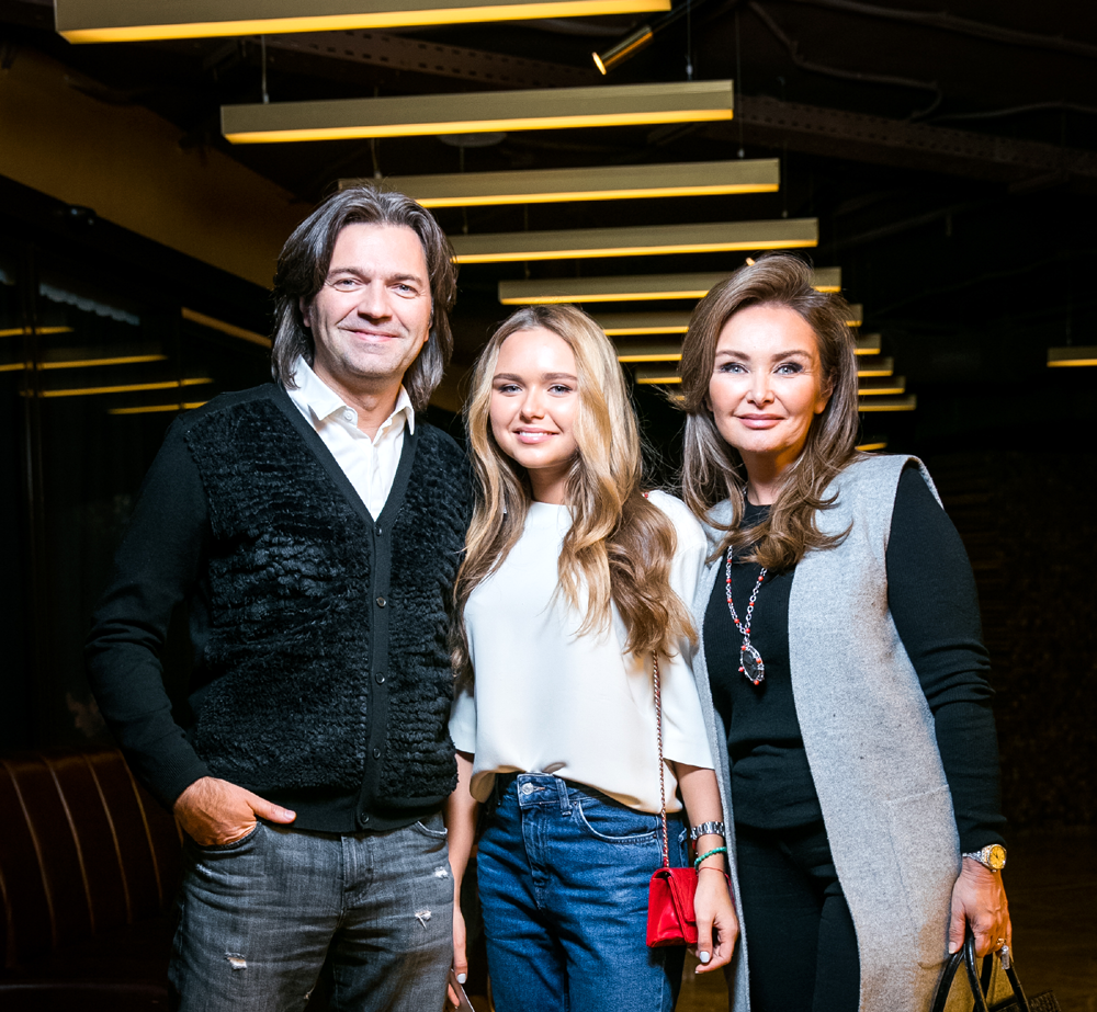 Изаксон сейчас. Изаксон сейчас. Маликов с женой 2022. Изаксон сейчас. Изаксон сейчас.