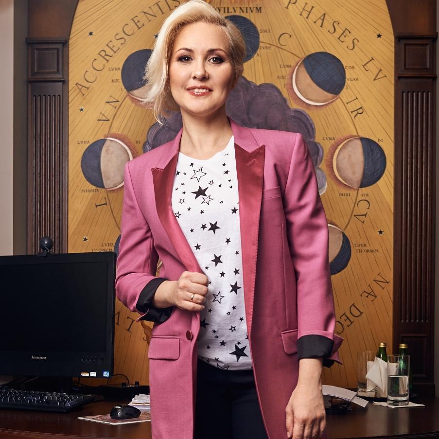 Василиса володина слив. Василиса володина ножки. Давай поженимся валиса волина. Оксана наумова василиса володина. Астролог василиса володина.