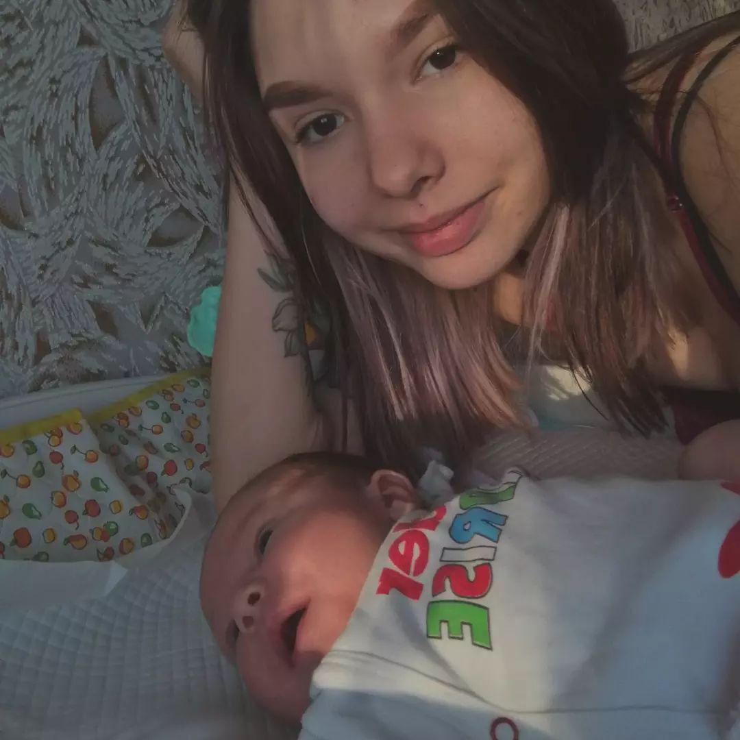 Беременна в 16 аня томск. Лилия аникеева беременна в 16. Беременна в 16 фото. Я беременна в 16. Люба и женя беременна в 16.