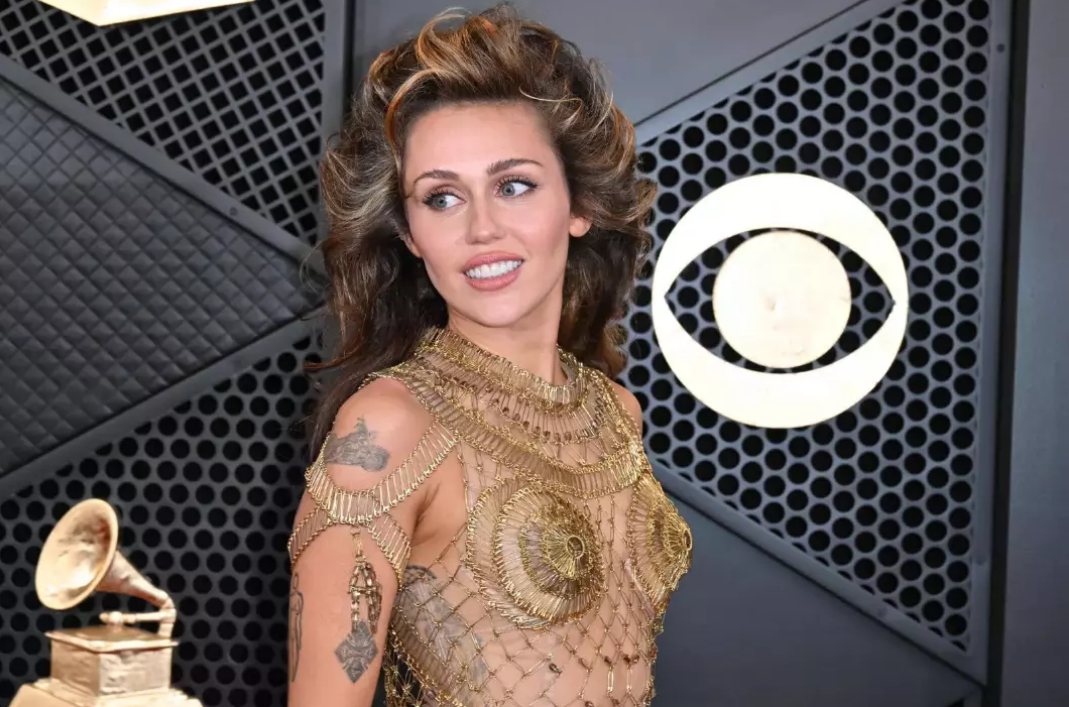 волосатые мамки Меня изматывали»: Майли Сайрус заявила, что мать заставляла ее наращивать  волосы: Новости: ИХ ШОУБИЗ - Страсти