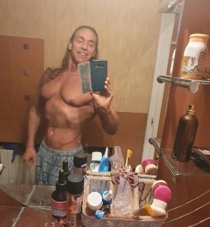 «Хуже сарая»: поклонников ужаснула ванная в доме Наташи Королевой и Тарзана