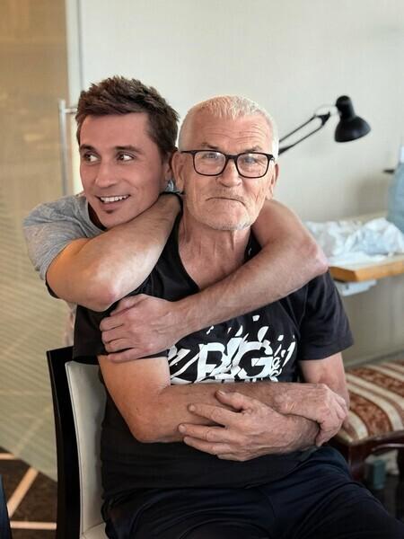 «Прекрасные мужчины»: певец Дима Билан опубликовал редкое фото с отцом