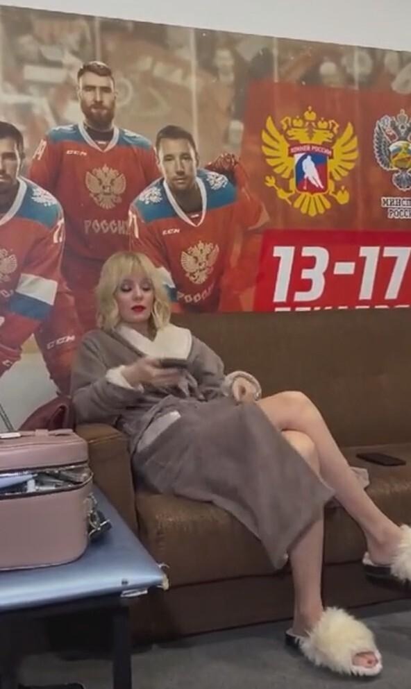 Иосиф Пригожин показал стройные ноги Валерии и нарвался на критику: фанаты разглядели варикоз