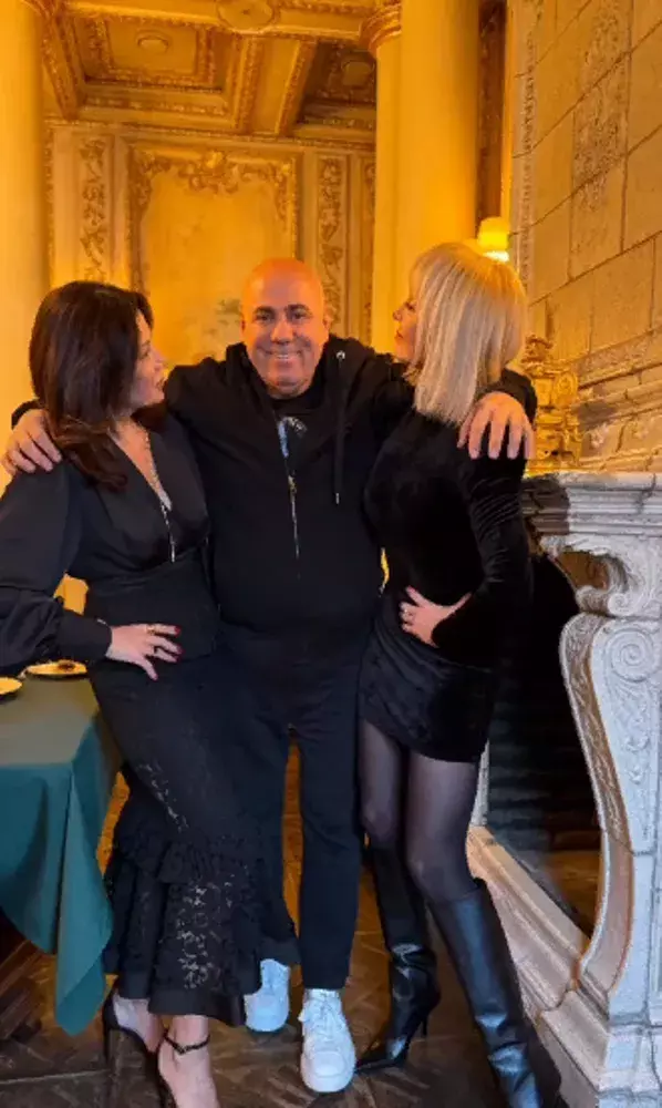 «Дедушка с бабушкой чудят»: Пригожин снялся с Валерией и бывшей женой в обнимку