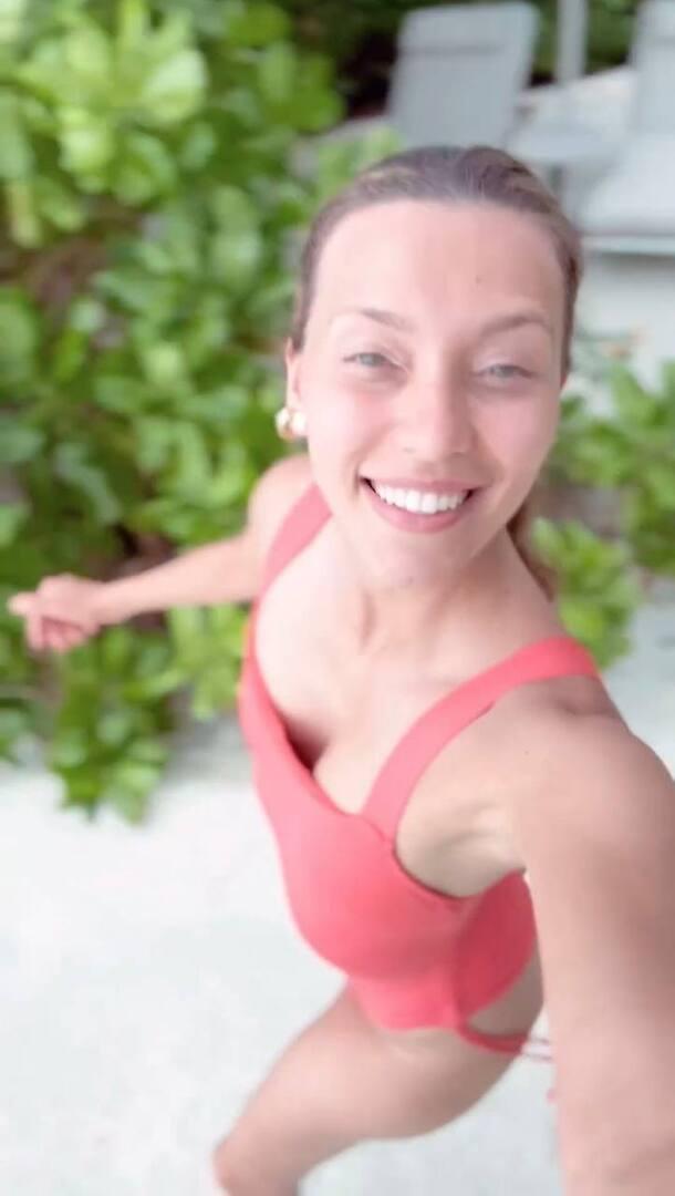 Покинувшую Россию Регину Тодоренко заподозрили в беременности