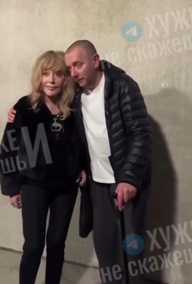 «Бахнула субстанцию»: в Сети обсуждают свежие кадры с изменившейся Пугачевой