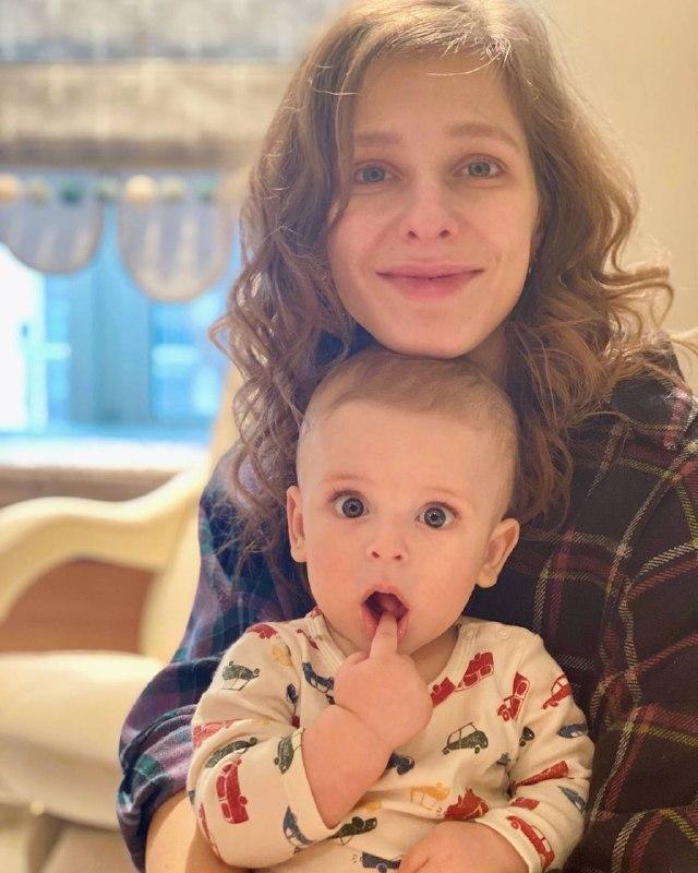 Лиза Арзамасова с сыном Львом