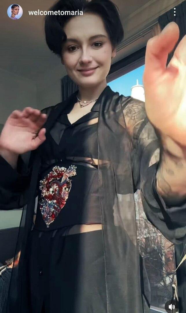 Сшила сама за несколько часов: дочь Кончаловского появилась на публике в своем наряде