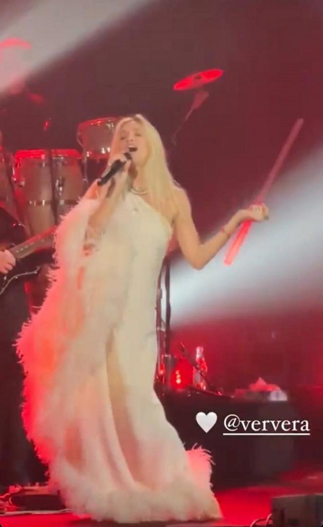 То самое платье, которое подчеркнуло изменения в фигуре артистки