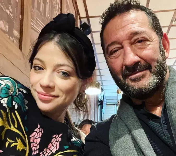 63-летнего возлюбленного умершей Мишель Трахтенберг засняли в ее доме в слезах