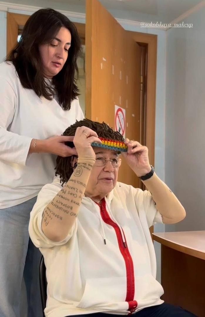 Дреды и татуировки: Евгений Петросян поразил Сеть новым образом