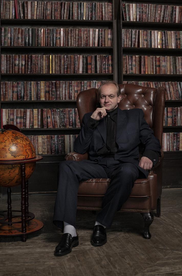 Владимир Овчаров