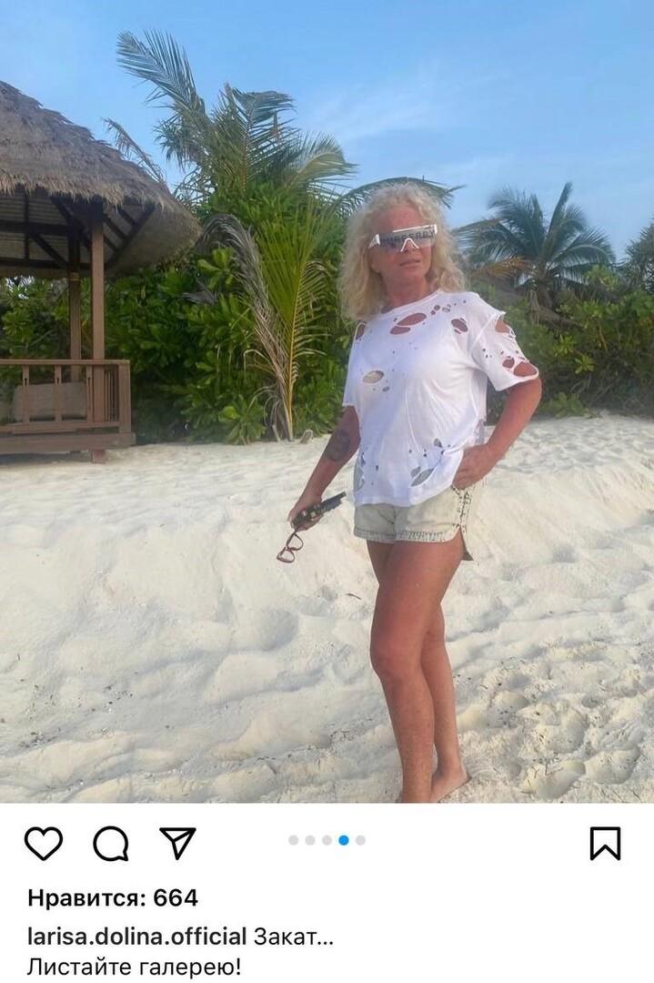 «На обычную денег нет»: певица Лариса Долина носит одежду с дырками