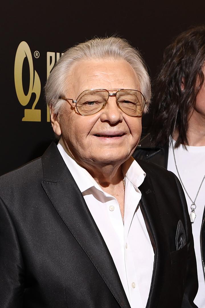 «Нога еще побаливает»: Юрий Антонов обратился за помощью к нетрадиционной медицине