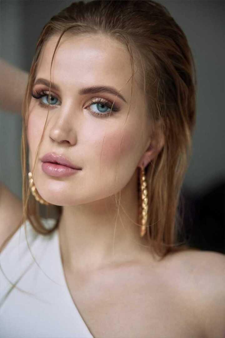 Ангелина Робигуд