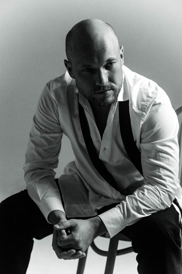 «Хотелось бы поработать с чем-то ненормальным»: Владимир Селиванов о новом амплуа, музыке и «Звездах в Африке»