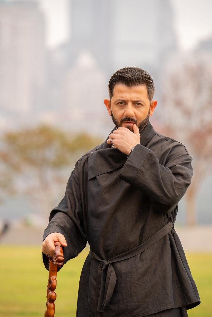 «Я вообще же мистер непредсказуемость»: Михаил Галустян о съемках в Китае, изменениях Бузовой и черном пиаре