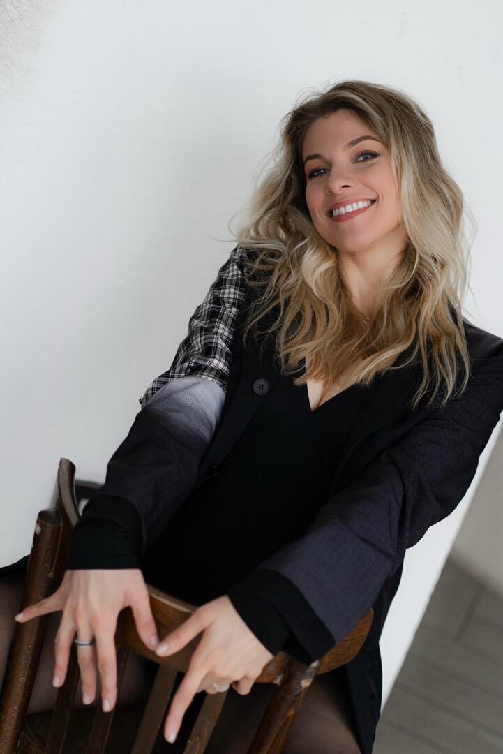 «Каждый будет строить догадки, но это наши отношения!»: Ася Борисова о романе с Башаровым, актерской династии и страхе смерти