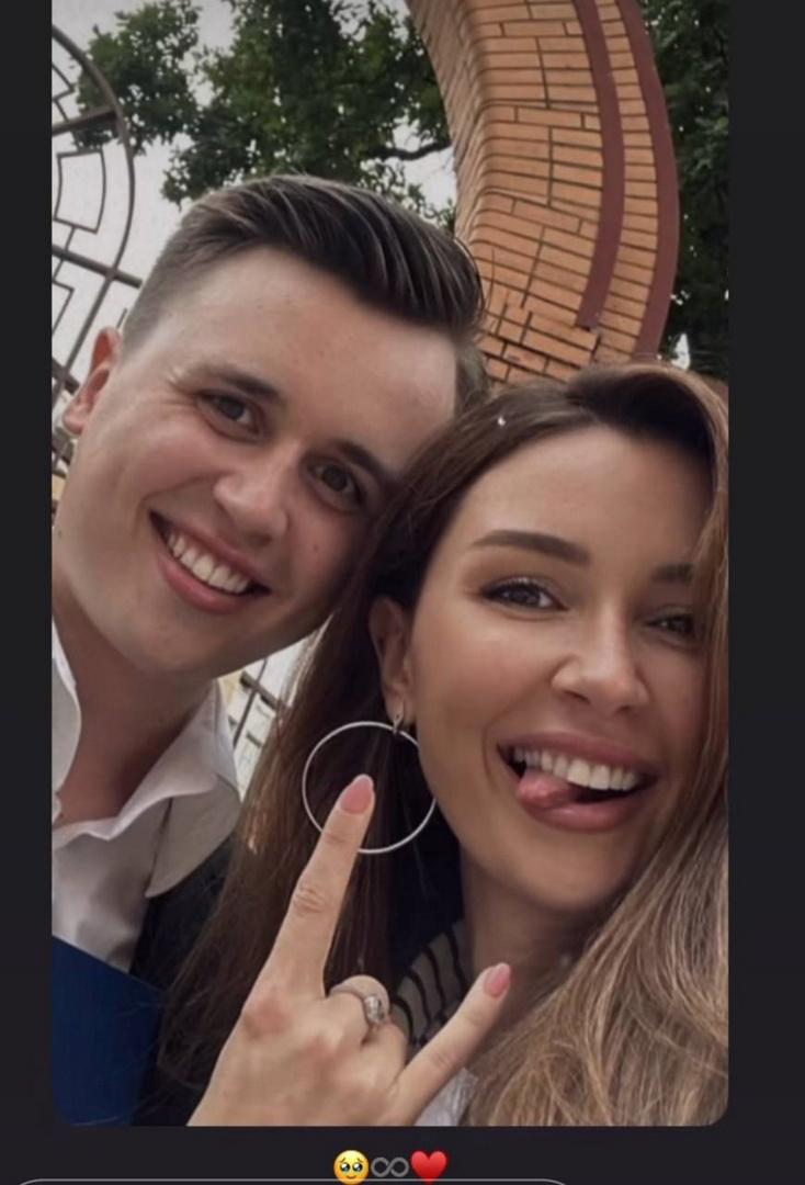 Дочь тяжелобольной Заворотнюк показала редкое фото с младшим братом