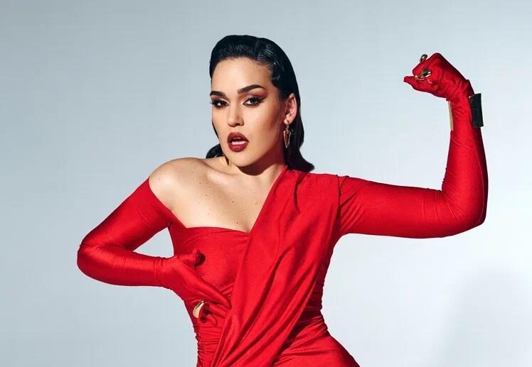 «Приехала с гулькой и в спортивном костюме»: певица Зоя рассказала о знакомстве с Сергеем Шнуровым