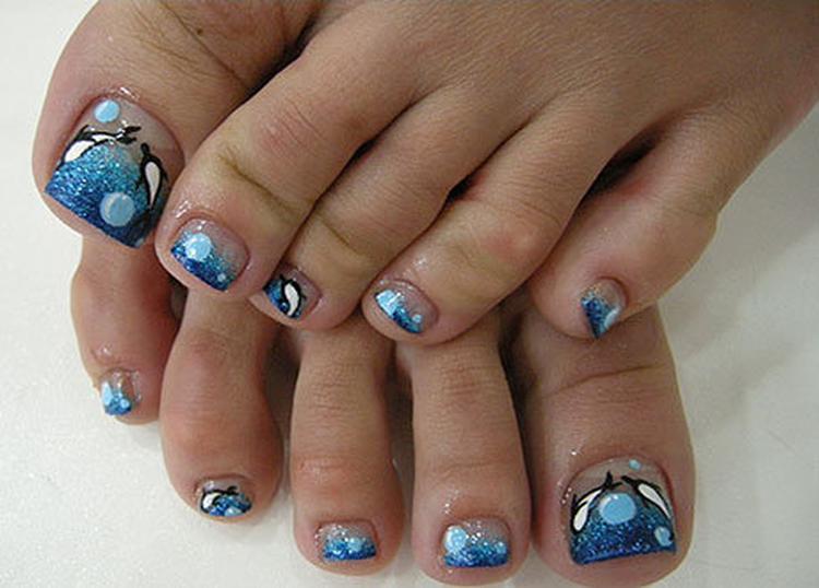 Дизайн ногтей на ногах. Покрытие лаком со стразами (фото) :: yesband.ru