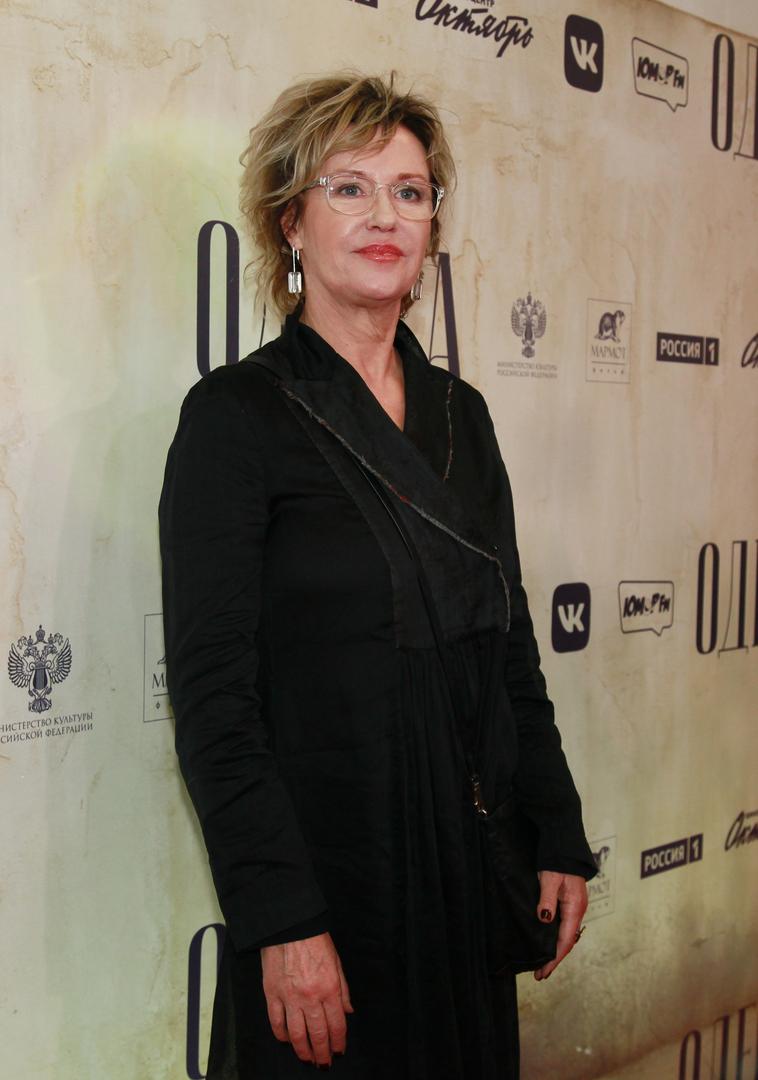 «Чуть не угробили»: Ирина Розанова чудом осталась жива после падения на цементный пол