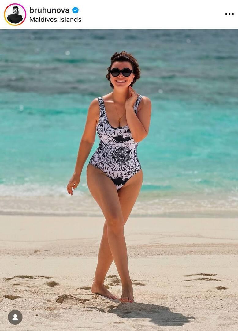 «А вы интересная штучка»: Татьяна Брухунова показала фигуру в купальнике на Мальдивах