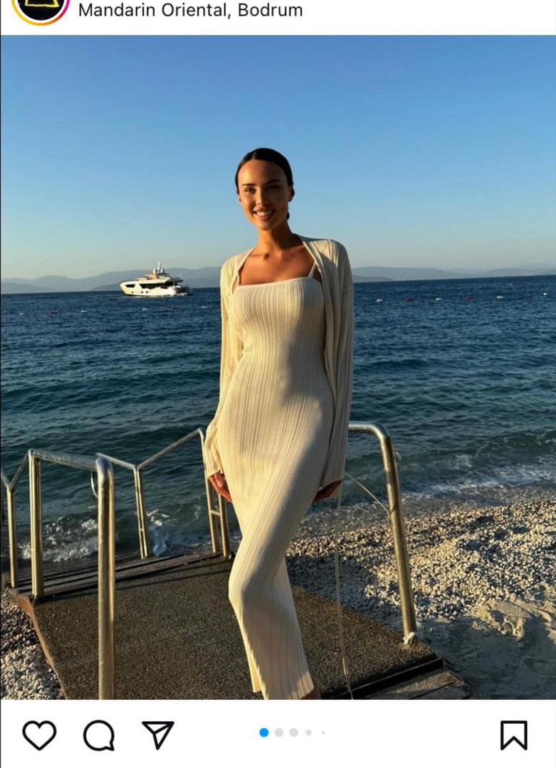 Предполагаемая возлюбленная мужа Алсу снялась в облегающем платье в Турции