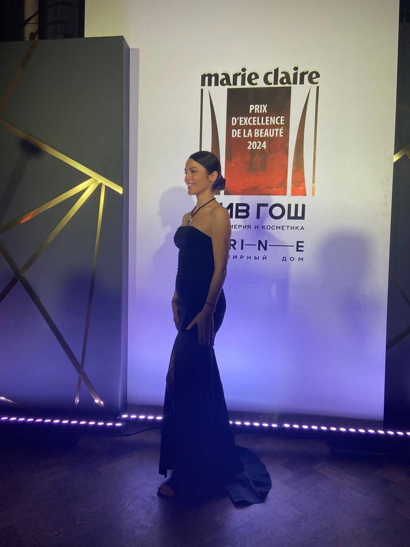 41-летняя певица Сати Казанова вышла в свет с округлившимся животом