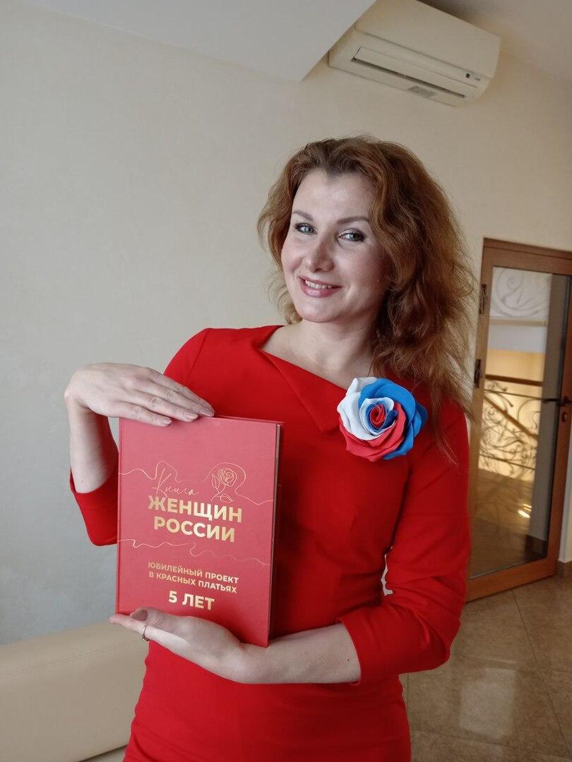 Автор «Проекта в красных платьях» Элеонора Шипулина