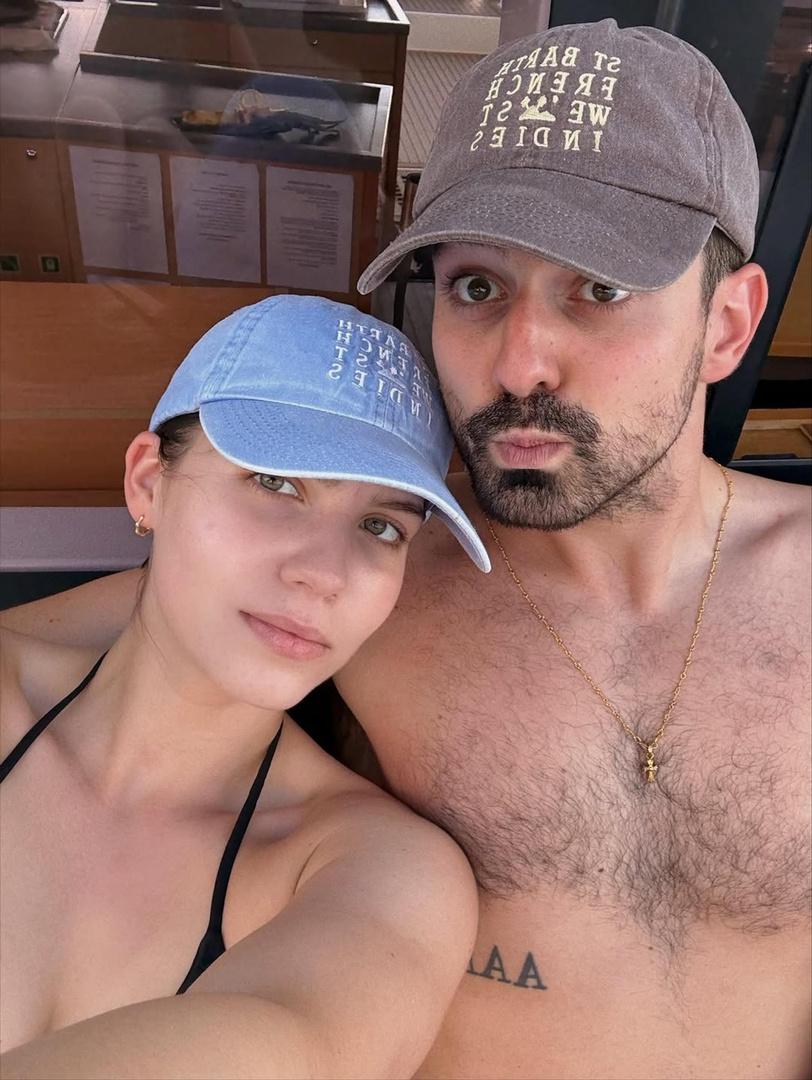 23-летняя внучка Ельцина поделилась совместными кадрами с сыном Березовского