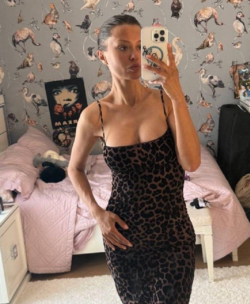 45-летняя Виктория Боня похвасталась фигурой в платье 13-летней дочери