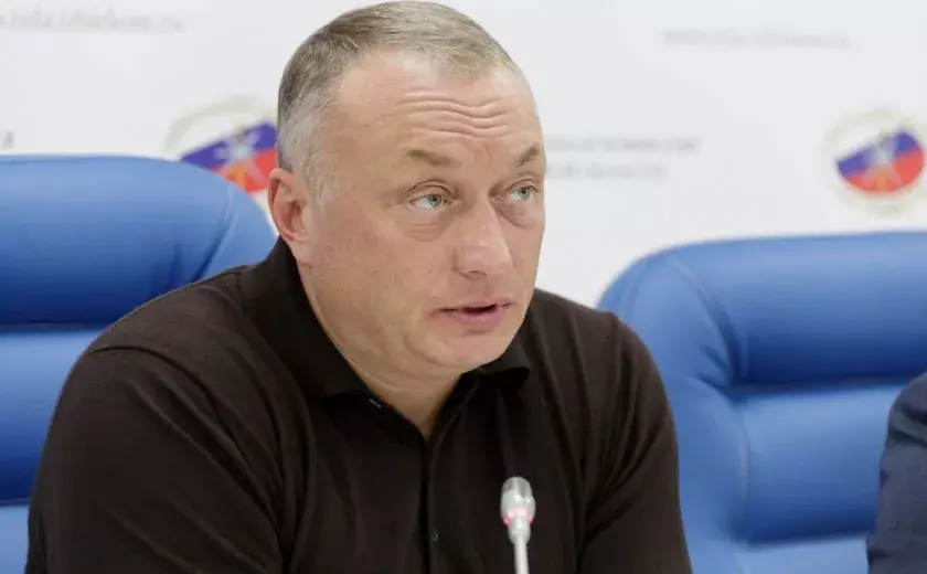 Просил не приезжать в Россию: супруга сенатора Савельева отреагировала на задержание мужа