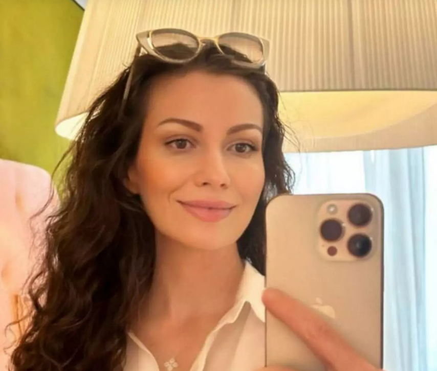 Прогнившие стены и бабушкины обои: мать детей Дурова не может продать квартиру из-за скандала