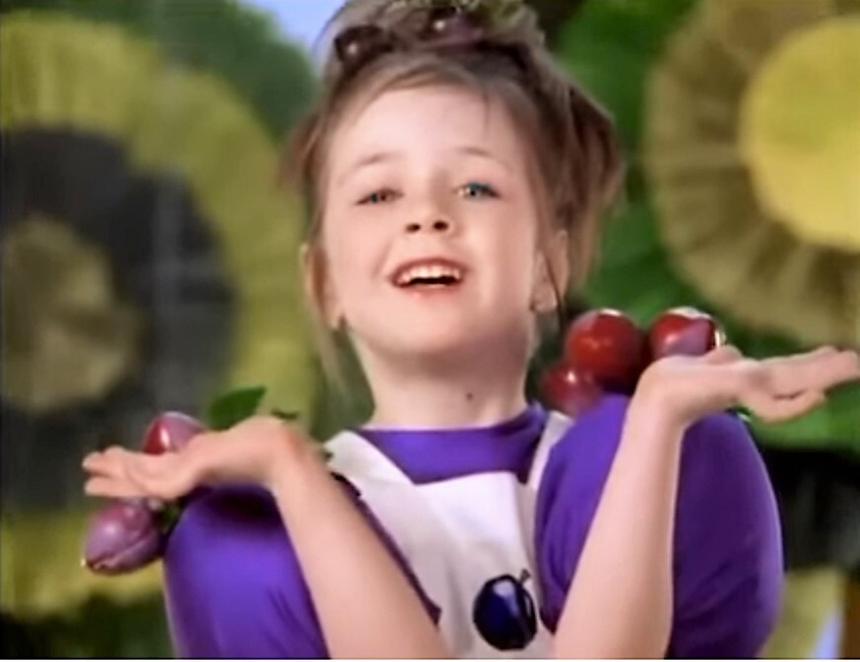 Как выглядит Диана Шпак, девочка из известной рекламы сока 2000-х годов