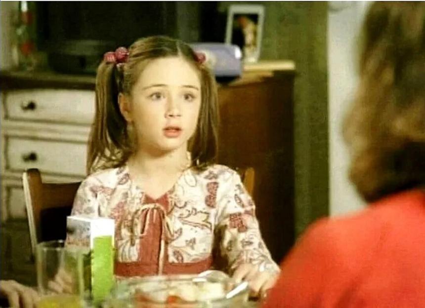 Как выглядит Диана Шпак, девочка из известной рекламы сока 2000-х годов