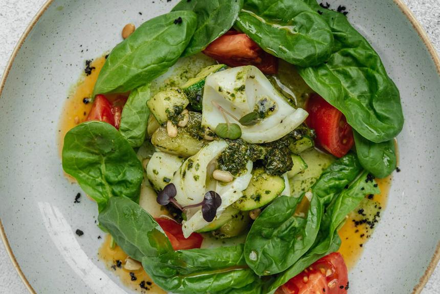 Салат с кальмаром