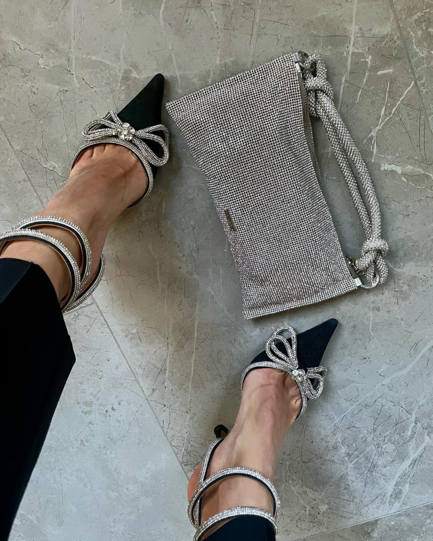 Анна Заворотнюк примерила туфли за 173 500 рублей