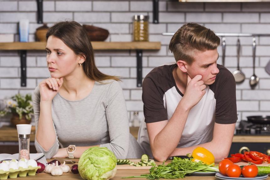 Третий лишний: почему нельзя жаловаться на любимого и вмешивать близких в отношения