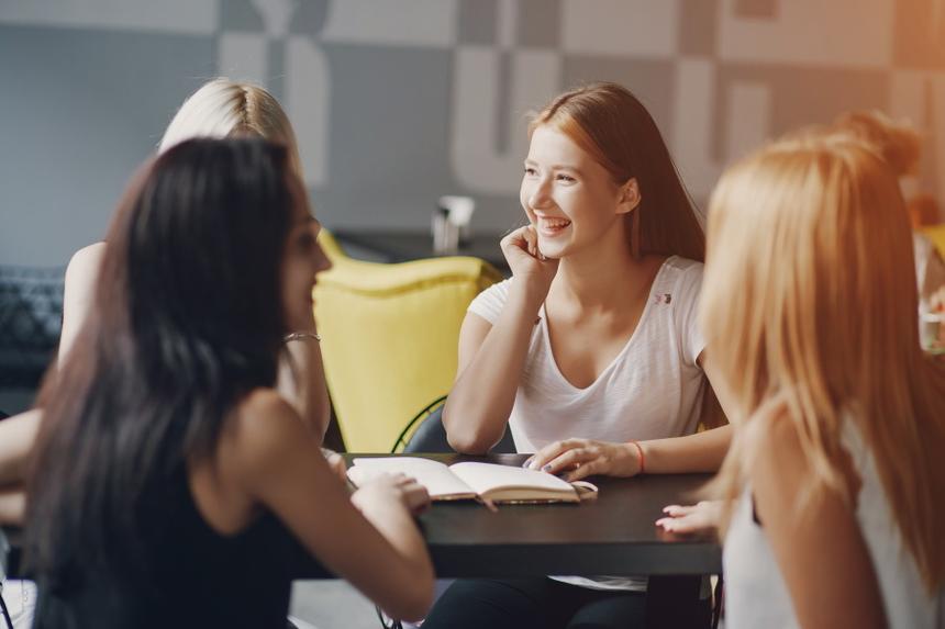 Почему нельзя говорить об интиме с подругами: 3 популярные стоп-темы