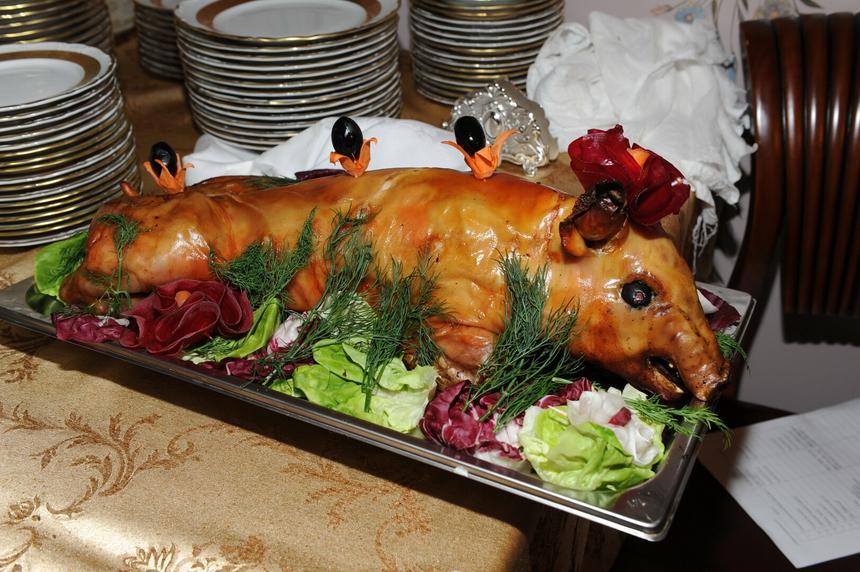 Рецепты царской России. Поросенок вареный под белым соусом