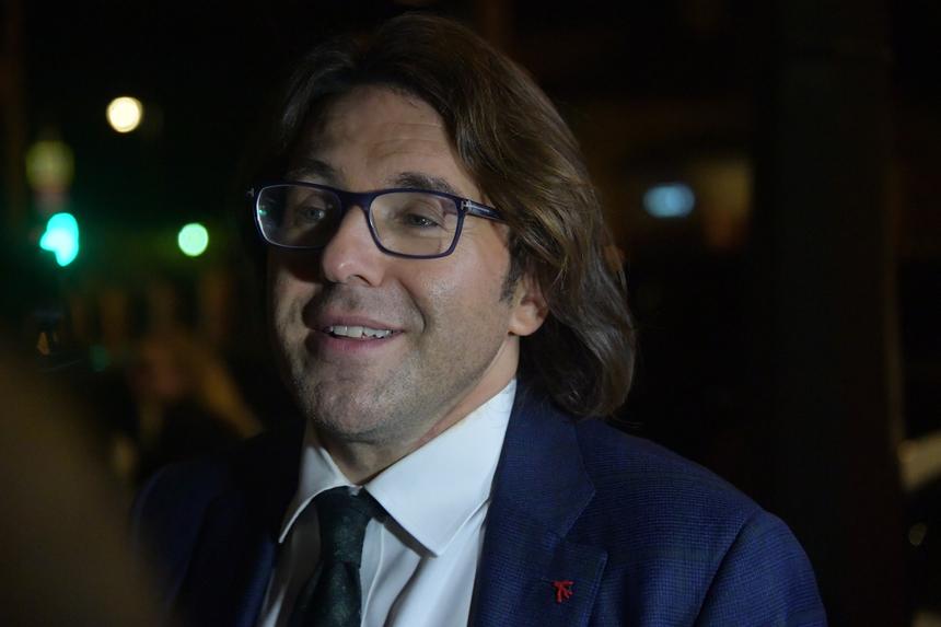 Андрей Малахов открыл горнолыжный сезон без жены и в окружении нескольких красоток