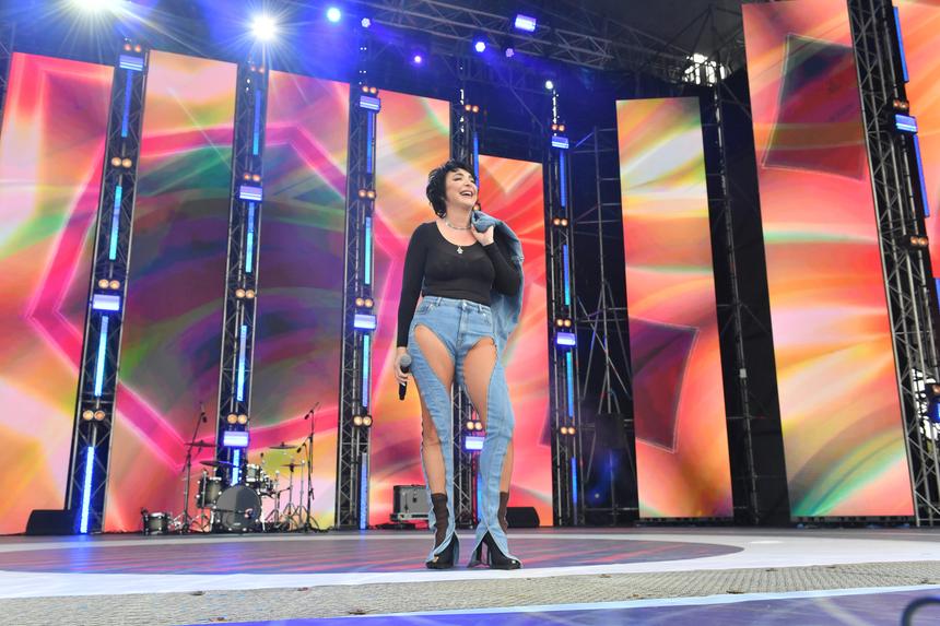 Журналистка разузнала о молодом бойфренде 58-летней Лолиты