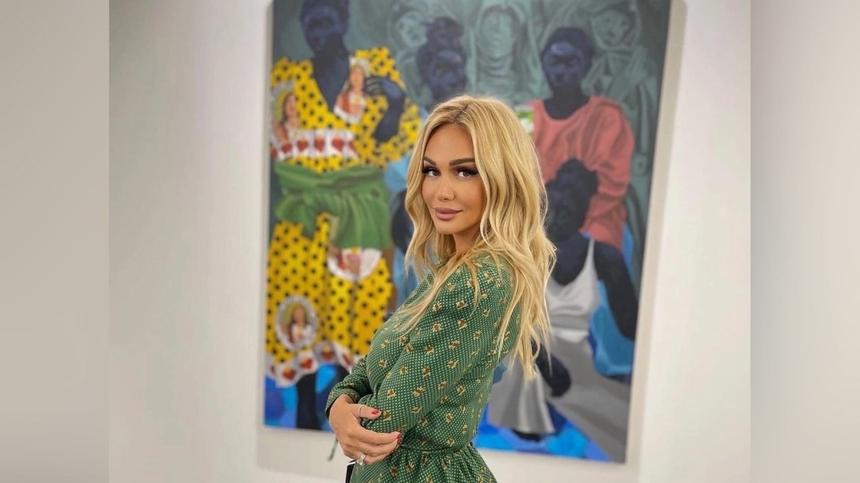 Лопырева вывалила грудь напоказ и спровоцировала слухи о беременности