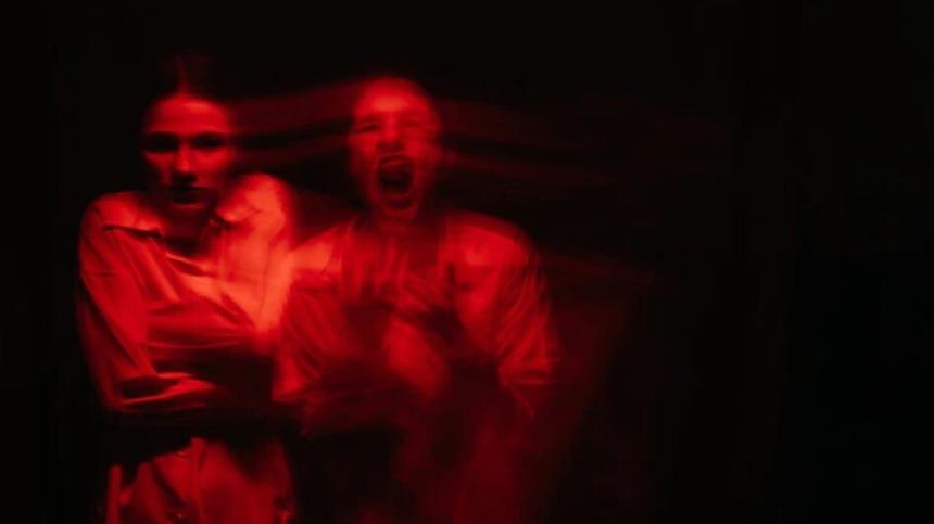 Муж увидел у жены брекеты и превратил ее и тещу в кровавый фарш