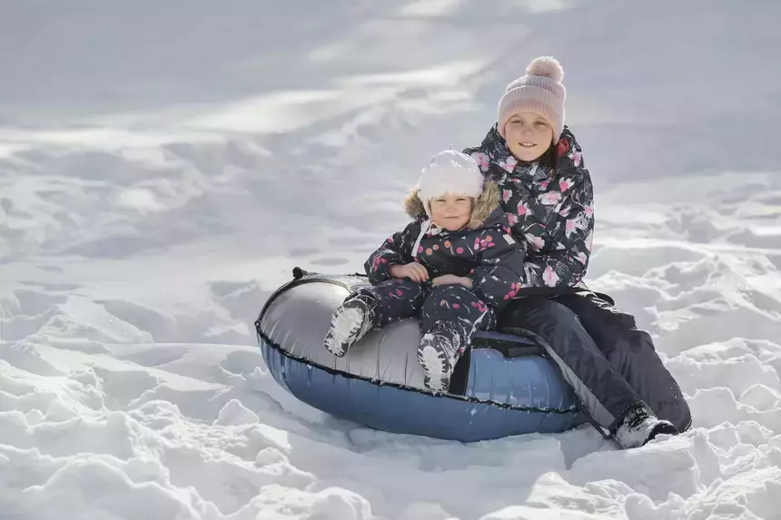 В Челябинске второклассница умерла после катания на тюбинге с горки